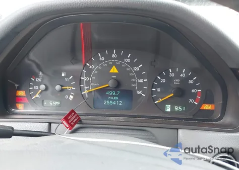 2001 Mercedes-Benz E-Class Base (A5) z USA, uszkodzony, nr VIN WDBJH65J01B189626